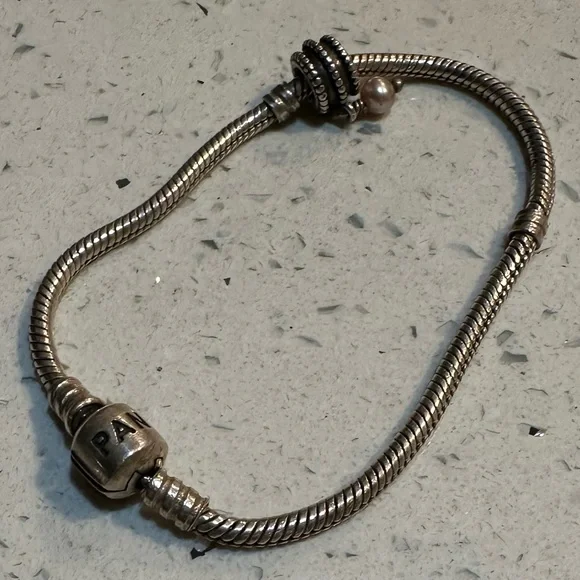 Pandora silver charm bracelet with one charm - Picture 2 of 5